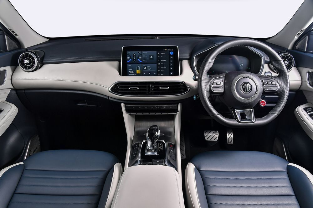 MG HS PHEV interior
